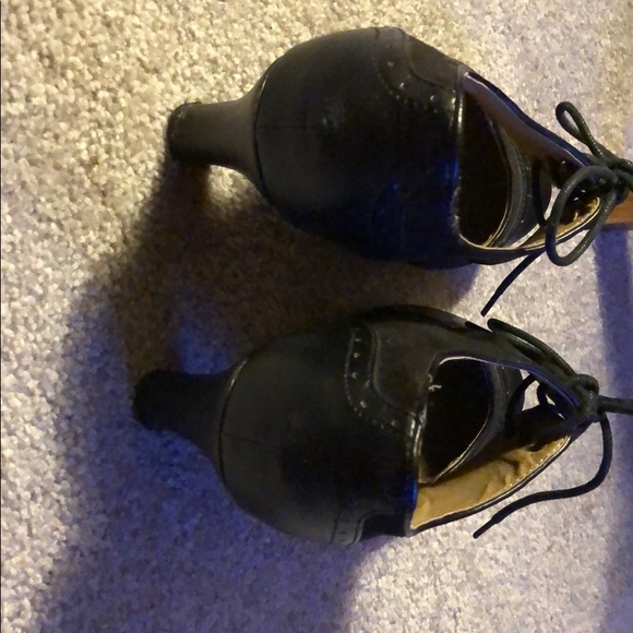 shoes - Picture 3 of 3